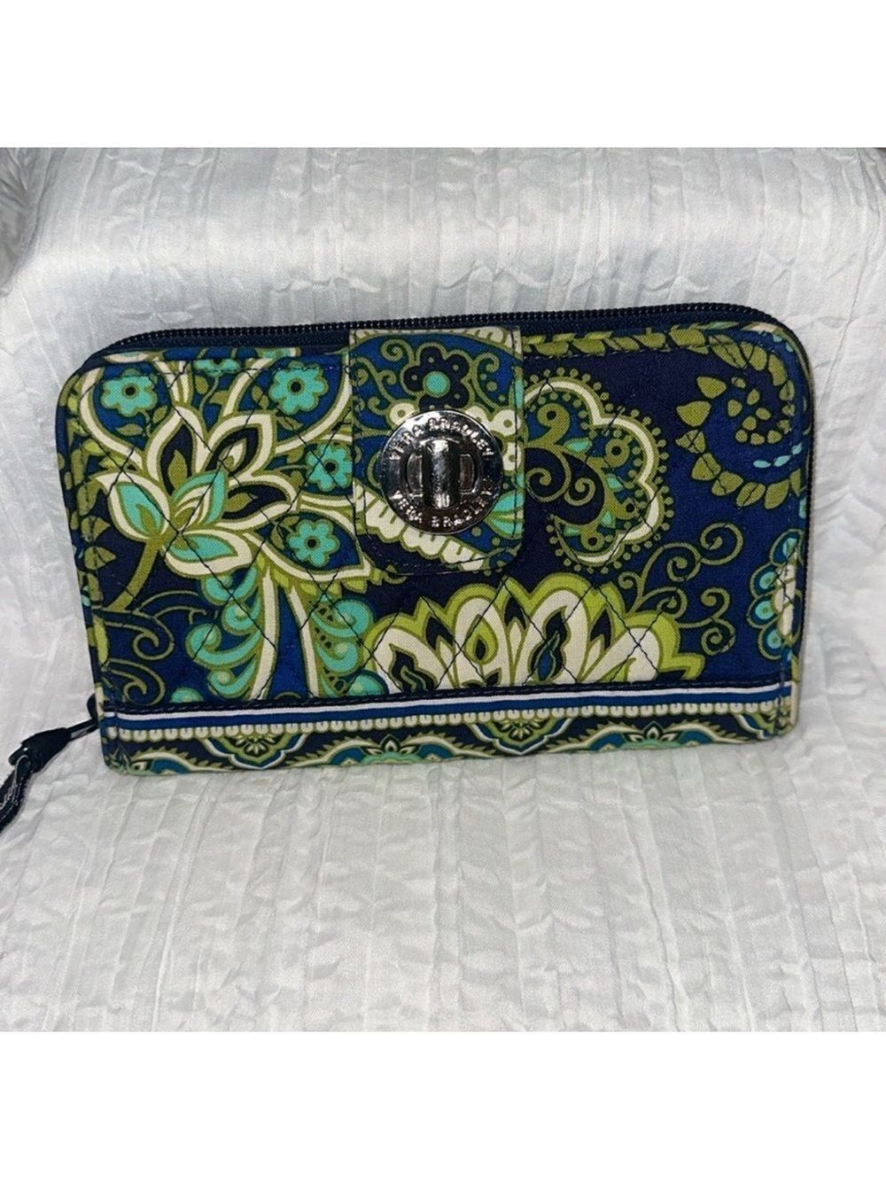 Vera Bradley Rhythm Blues Navy Green White Zip Turn-lock Large Wallet